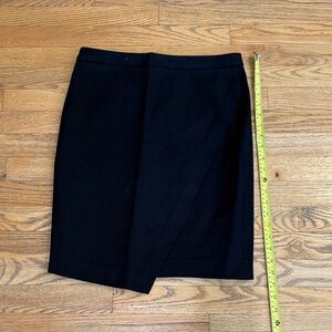 Banana republic size 2 skirt black in excellent condition